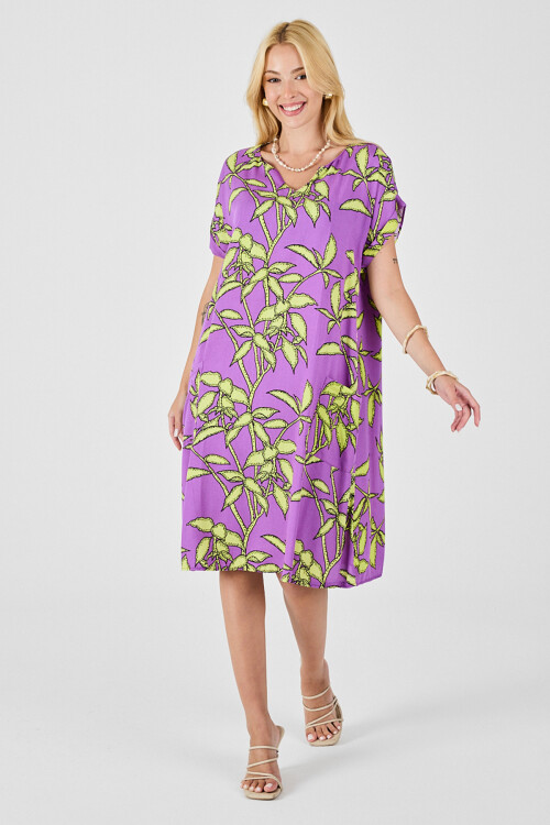 Lila Tropik Desenli V Yaka Oversize Midi Elbise BCVL-254021