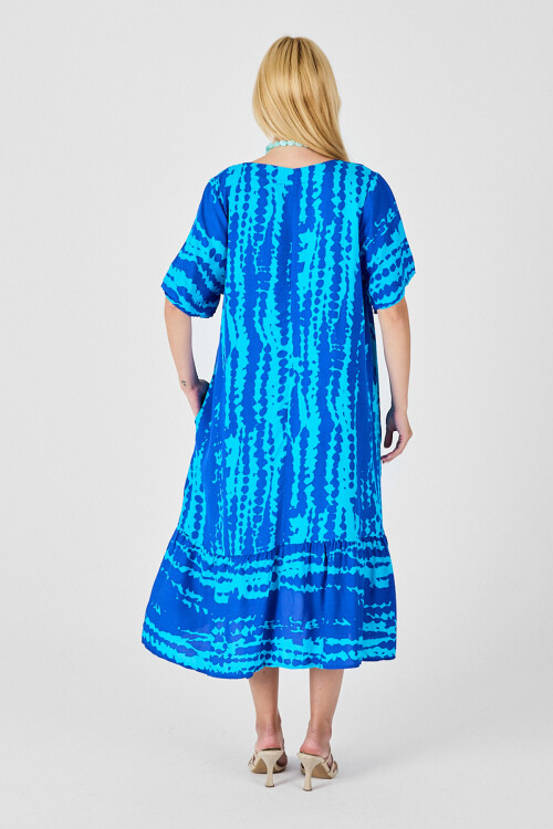 Mavi Batik Desenli V Yaka Eteği Volanlı Oversize Elbise BCVL-254023