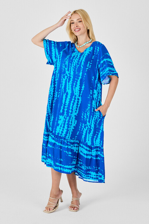 Mavi Batik Desenli V Yaka Eteği Volanlı Oversize Elbise BCVL-254023