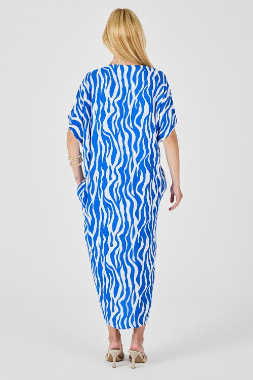 Mavi Desenli V Yaka Salaş Kesim Kaftan Elbise BCVL-254024