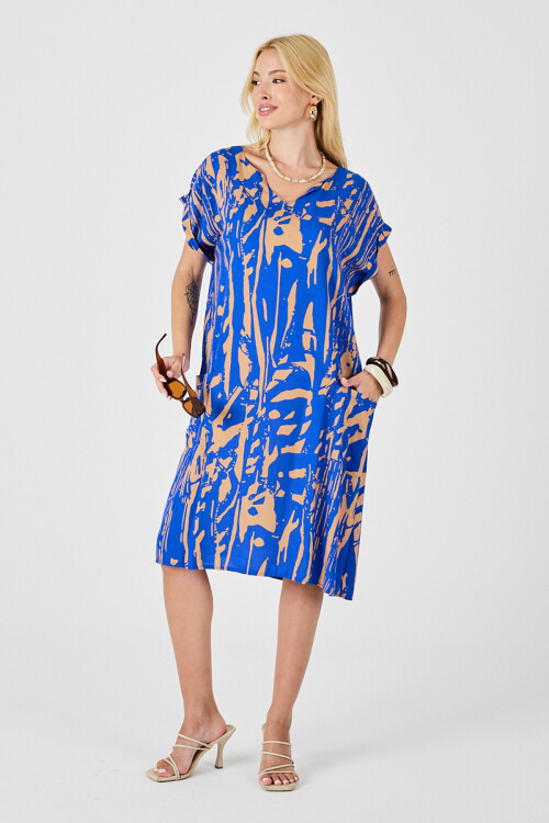 Mavi Desenli V Yaka Yarasa Kol Oversize Midi Elbise BCVL-254019