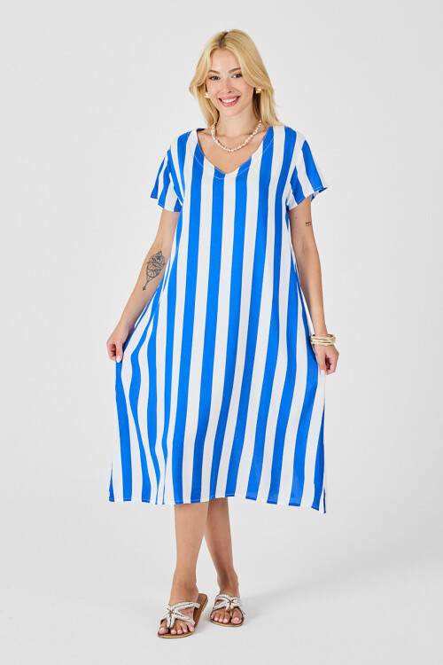 Mavi V Yaka Kısa Kollu Rahat Kesim Elbise BCVL-254003