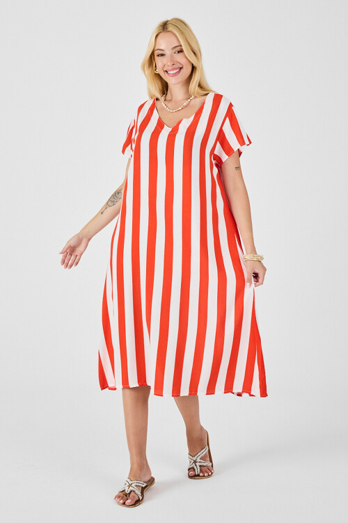 Mercan V Yaka Kısa Kollu Rahat Kesim Elbise BCVL-254003