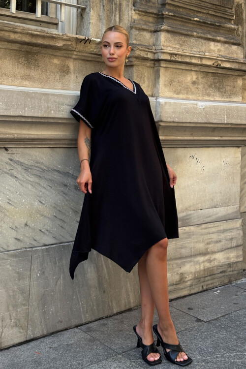 Siyah Asimetrik Kesim V Yaka Şeritli Rahat Kesim Viscon Elbise BCVL-25V082