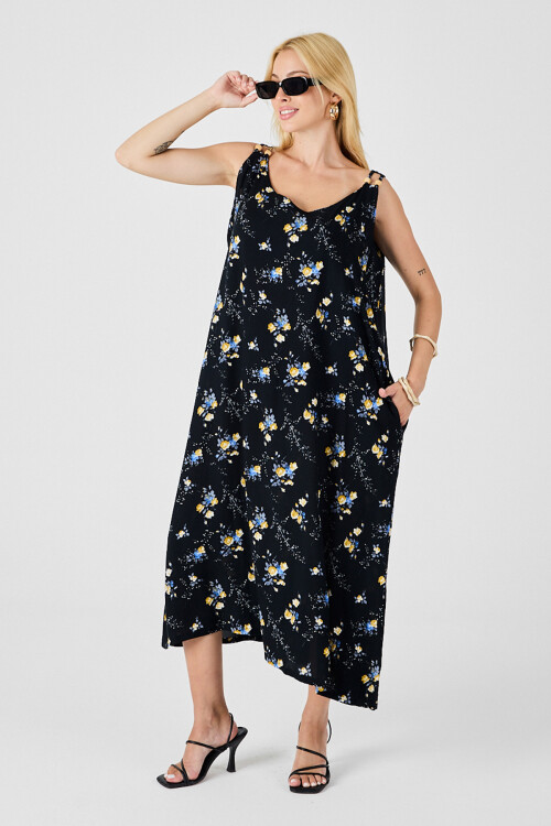 Siyah Askılı Boncuk Detaylı Çift Cepli Desenli Salaş Elbise BCVL-254027