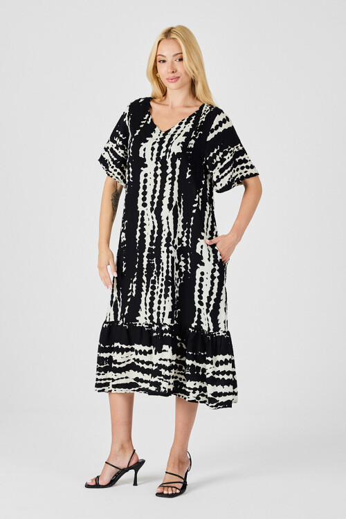 Siyah Batik Desenli V Yaka Eteği Volanlı Oversize Elbise BCVL-254023