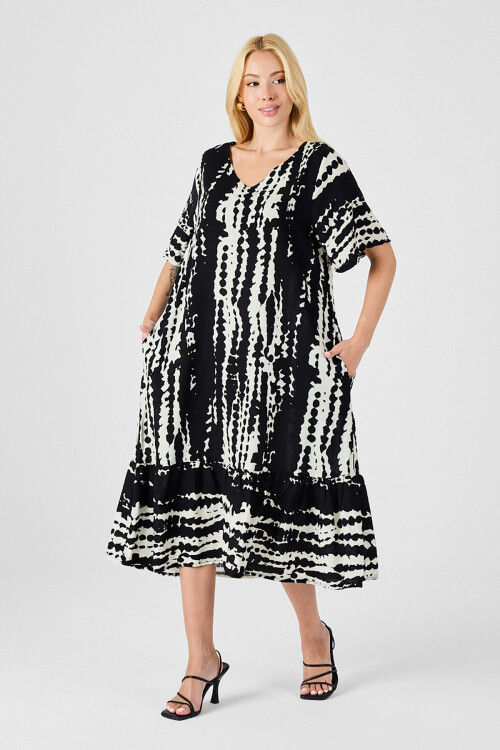 Siyah Batik Desenli V Yaka Eteği Volanlı Oversize Elbise BCVL-254023