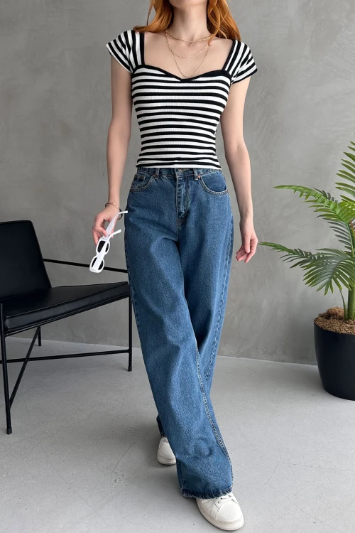 Siyah Beyaz Kalp Yaka Sırtı Bağcık Detaylı Crop Bluz BCDF-252208