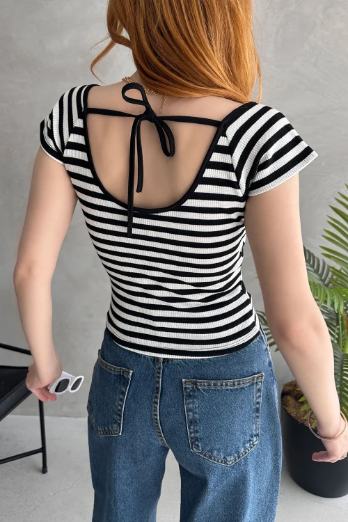 Siyah Beyaz Kalp Yaka Sırtı Bağcık Detaylı Crop Bluz BCDF-252208