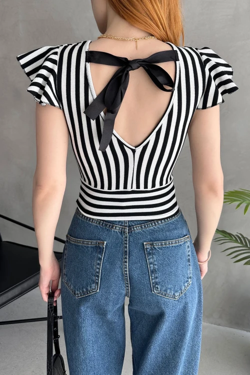 Siyah Beyaz Sırtı Fiyonk Bağlamalı Çizgi Detaylı Crop Bluz