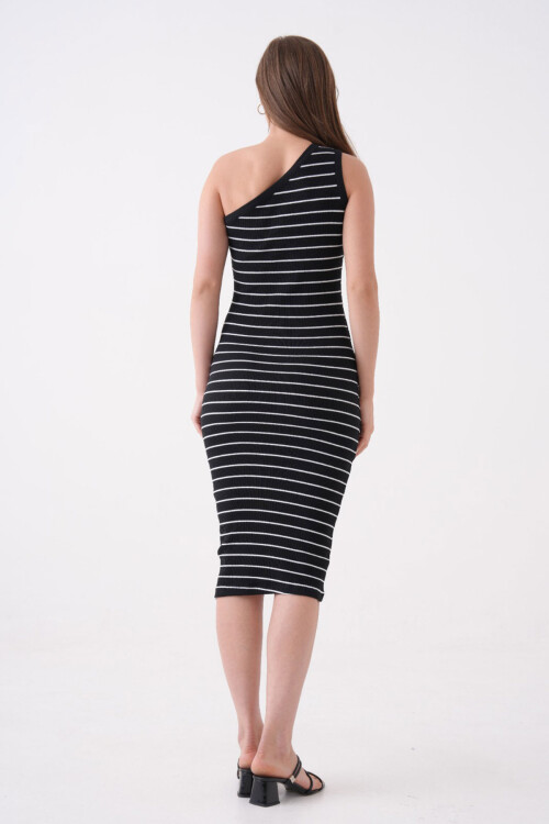 Siyah Beyaz Tek Omuz Vücudu Saran Örme Elbise BCPK-2510004 BCPK-2510004