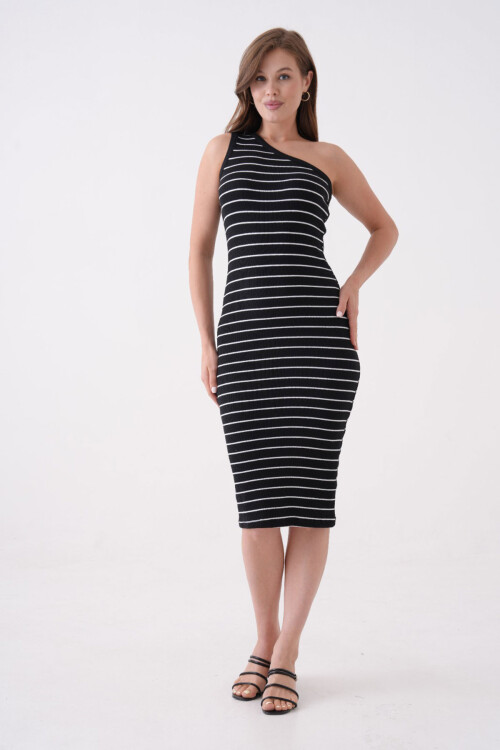 Siyah Beyaz Tek Omuz Vücudu Saran Örme Elbise BCPK-2510004 BCPK-2510004