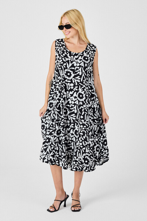 Siyah-Beyaz U Yaka Kolsuz Eteği Asimetrik Kesim Desenli Midi Boy Elbise BCVL-254016