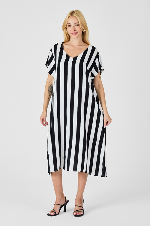 Siyah-Beyaz V Yaka Kısa Kollu Rahat Kesim Elbise BCVL-254003