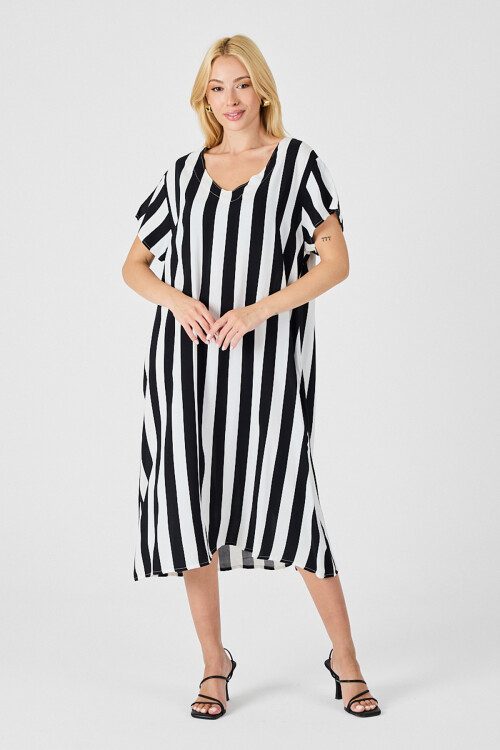 Siyah-Beyaz V Yaka Kısa Kollu Rahat Kesim Elbise BCVL-254003