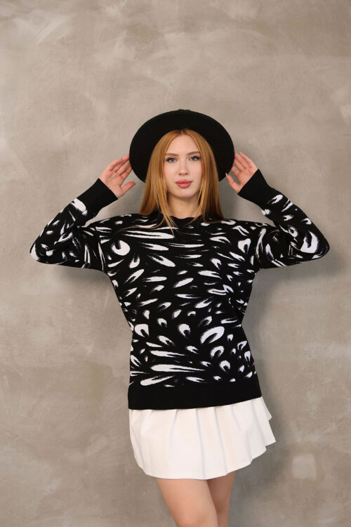 Siyah Bisiklet Yaka Desenli Triko Kazak BCES-252032