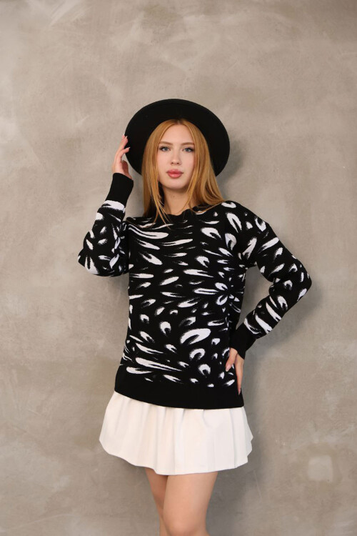 Siyah Bisiklet Yaka Desenli Triko Kazak BCES-252032