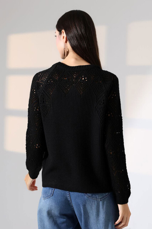 Siyah Bisiklet Yaka Motif İşlemeli Triko Kazak BCES-252036