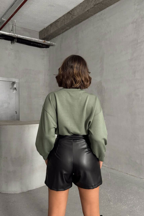 Siyah Çift Cepli Düğmeli Suni Deri Şort BCHN-25W26433