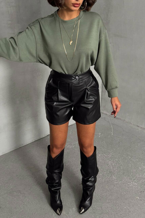 Siyah Çift Cepli Düğmeli Suni Deri Şort BCHN-25W26433