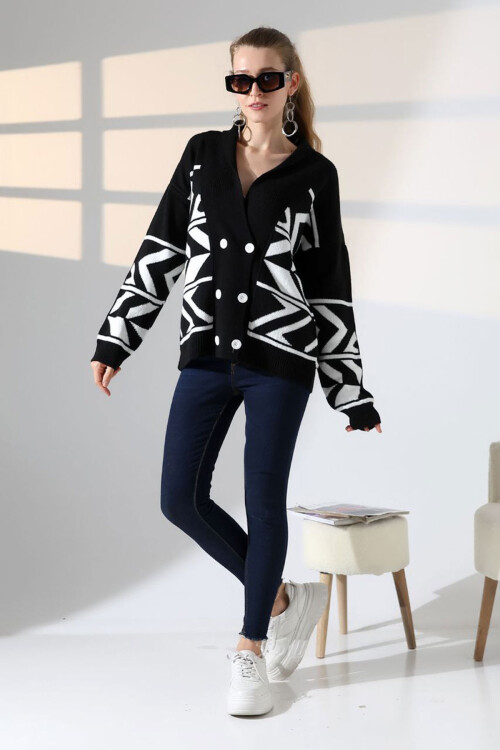 Siyah Çift Düğme Detaylı Desenli Triko Hırka BCES-252021