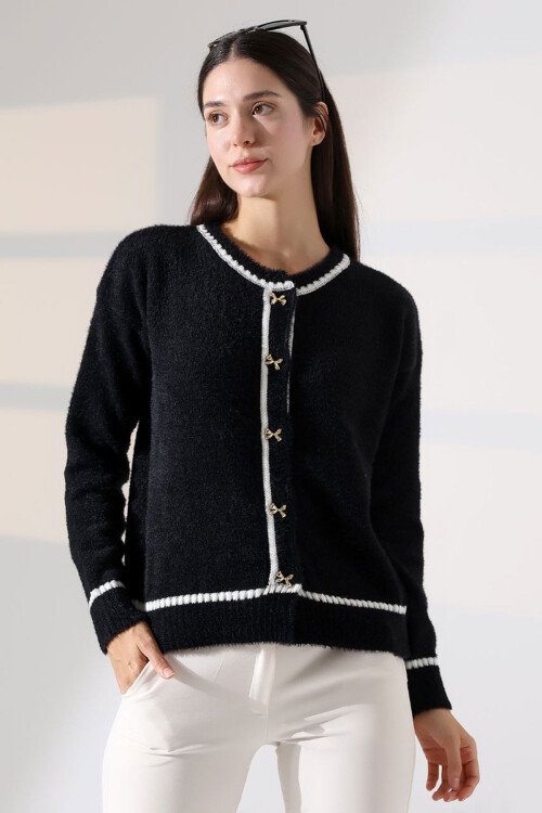 Siyah Çizgi Detaylı Yumuşak Dokulu Triko Hırka BCES-252029