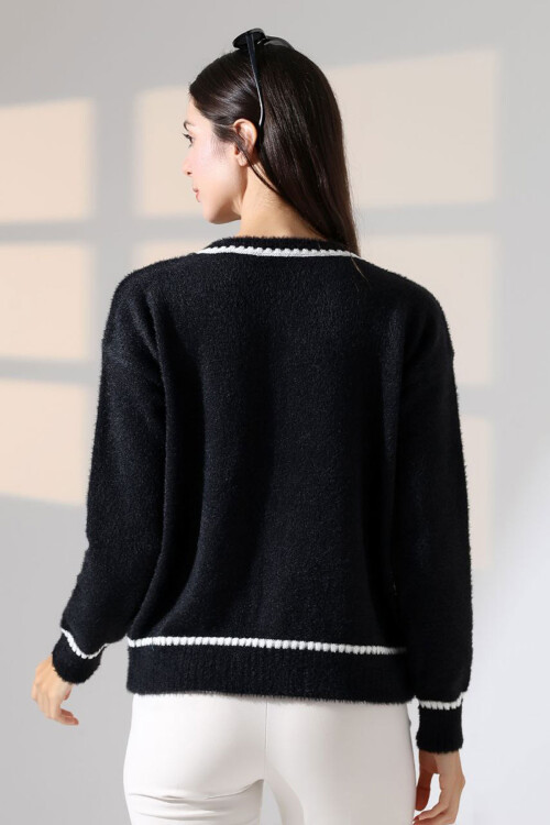 Siyah Çizgi Detaylı Yumuşak Dokulu Triko Hırka BCES-252029