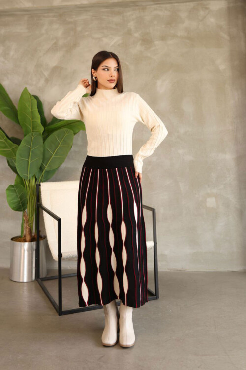 Siyah Dik Yaka Etek Görünümlü Tek Parça Desenli Triko Elbise BCES-252020