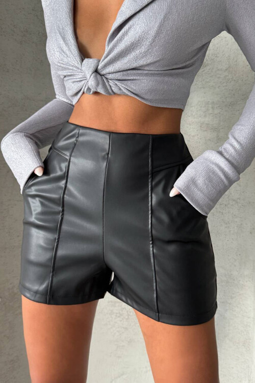 Siyah Dikiş Detaylı Suni Deri Mini Şort BCHN-25W26312