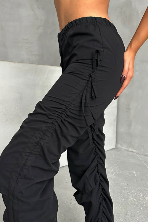 Siyah Dizi Yırtmaçlı Paraşüt Kumaş Tasarım Jogger Pantolon BCHN-25W26704