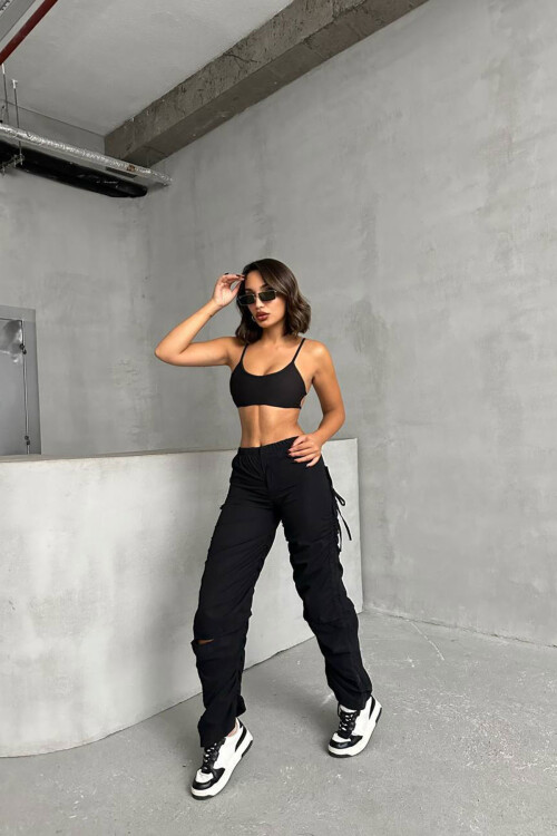 Siyah Dizi Yırtmaçlı Paraşüt Kumaş Tasarım Jogger Pantolon BCHN-25W26704