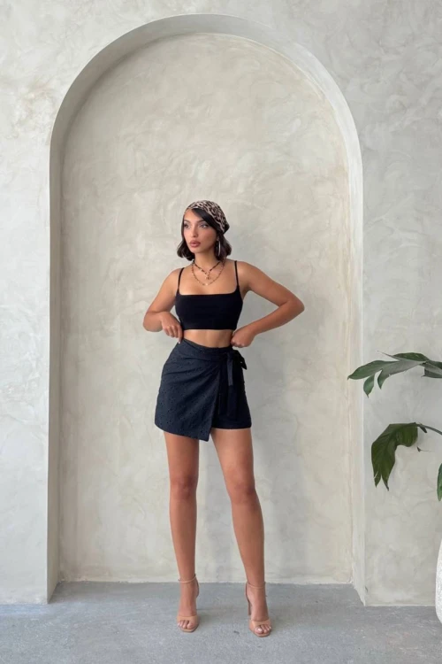 Siyah Dokuma Güpürlü Astarlı Şort Etek BCHN-25255075