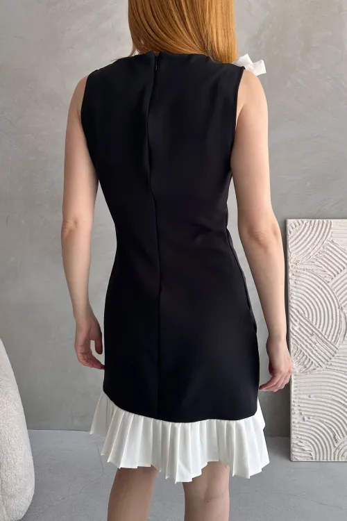 Siyah Fiyonk Detaylı Pileli Mini Elbise