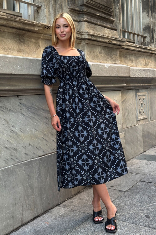 Siyah Kare Yaka Beli Çiçek Desenli Dokuma Yazlık Elbise BCVL-25V095-1