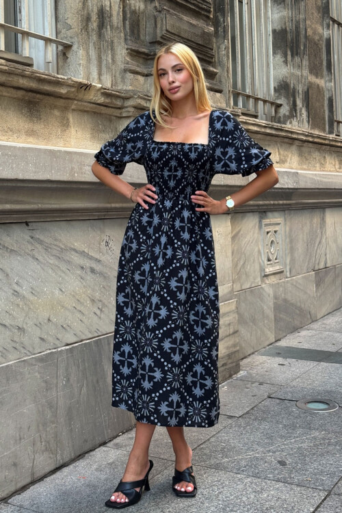 Siyah Kare Yaka Beli Çiçek Desenli Dokuma Yazlık Elbise BCVL-25V095-1