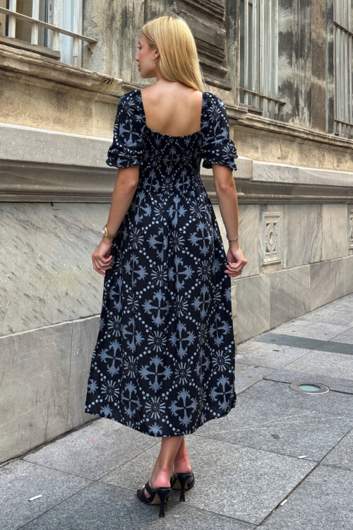 Siyah Kare Yaka Beli Çiçek Desenli Dokuma Yazlık Elbise BCVL-25V095-1