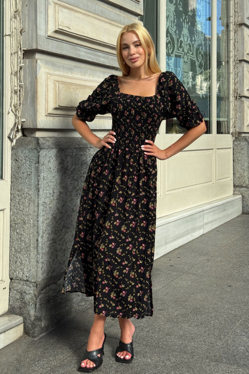 Siyah Kare Yaka Beli Gipeli Çiçek Desenli Dokuma Yazlık Elbise BCVL-25V095