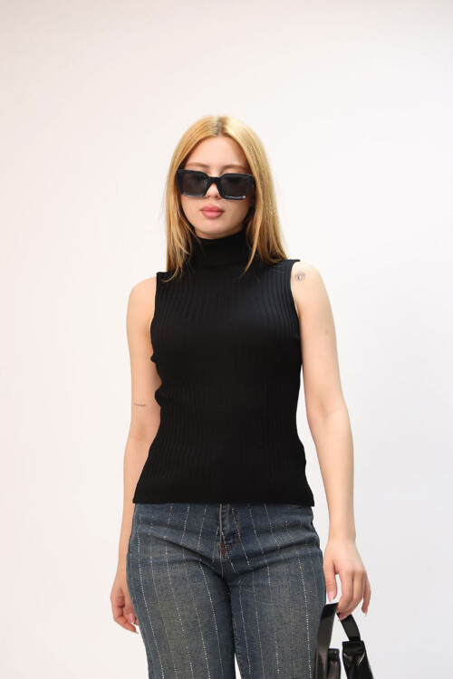 Siyah Kolsuz Boğazlı Triko Bluz BCES-252012