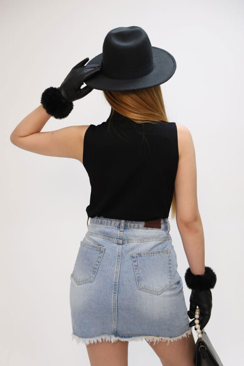 Siyah Kolsuz Boğazlı Triko Bluz BCES-252022