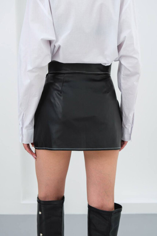 Siyah Kontrast Dikiş Detaylı Şort Etek BCHN-25W260015