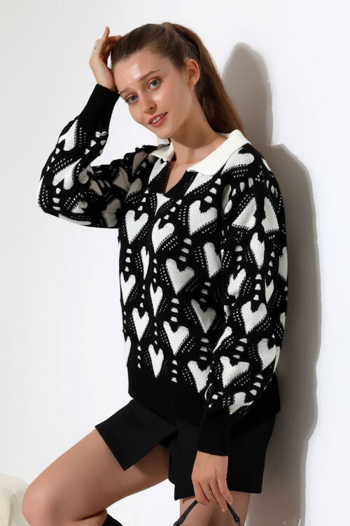 Siyah Polo Yaka Kalp Desenli Triko Kazak BCES-252026