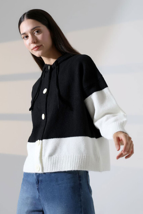 Siyah Renk Bloklu Kapüşonlu Düğmeli Triko Hırka BCES-252017