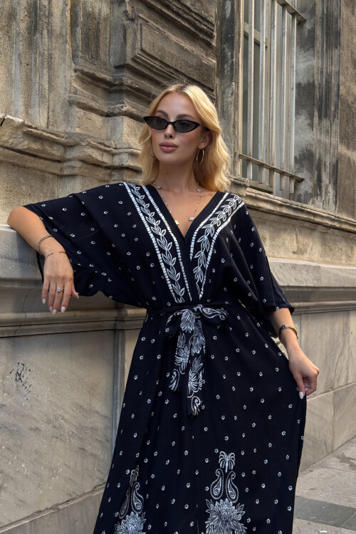 Siyah V Yaka Maxi Boy Yırtmaçlı Desenli Viscon Dokuma Elbise BCVL-25V208