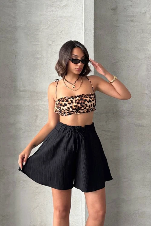 Siyah Volanlı Rahat Kalıp Beli Lastikli Keten Şort BCHN-25255058