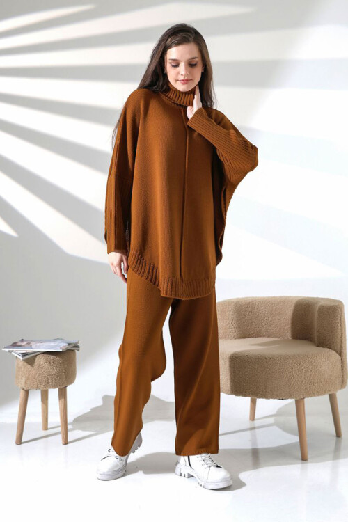 Tarçın Kahve Boğazlı Salaş Kesim Kazak Ve Fit Pantolon Alt Üst Triko Takım BCES-252033