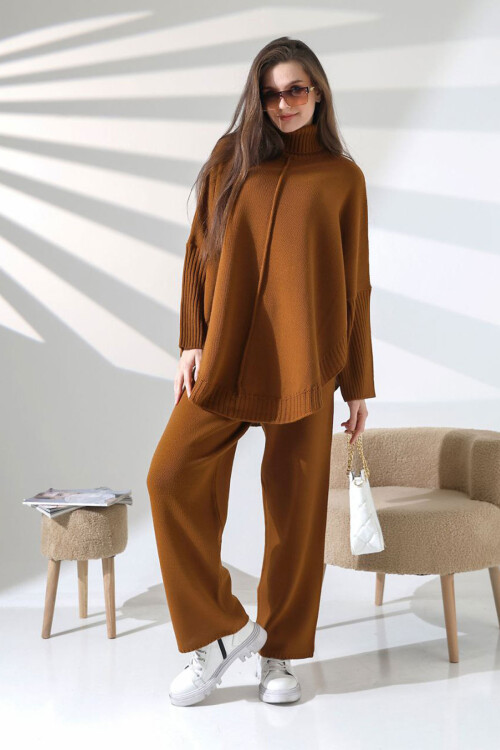 Tarçın Kahve Boğazlı Salaş Kesim Kazak Ve Fit Pantolon Alt Üst Triko Takım BCES-252033