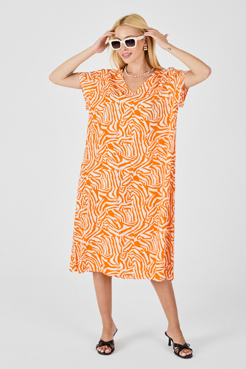 Turuncu Beyaz Derin V Yaka Kısa Kollu Çizgi Desenli Midi Boy Elbise BCVL-254004