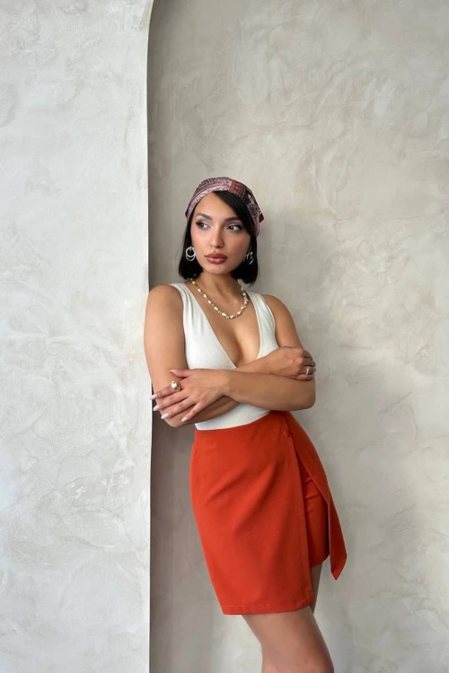 Turuncu Düğme Detaylı Kapak Detaylı Şort Etek BCHN-2525046