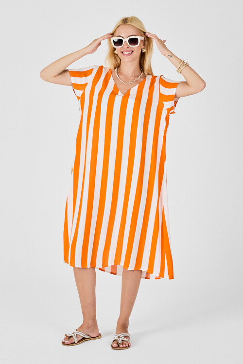 Turuncu V Yaka Kısa Kollu Rahat Kesim Elbise BCVL-254003