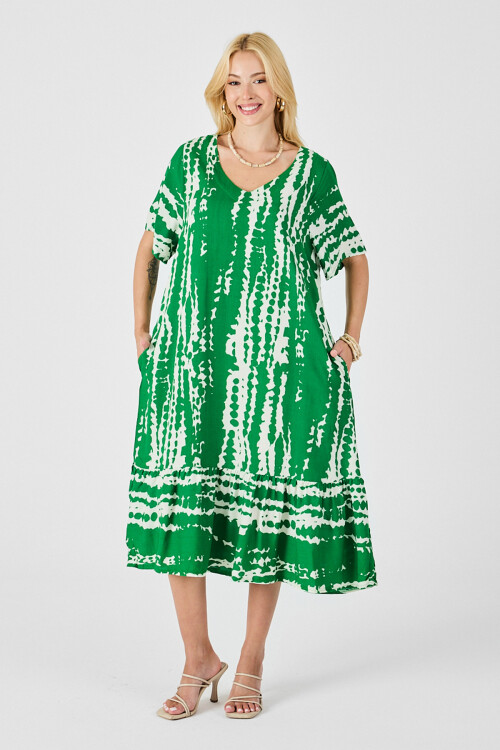 Yeşil Batik Desenli V Yaka Eteği Volanlı Oversize Elbise BCVL-254023